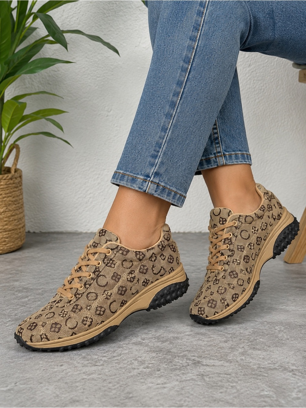 Giovani Studio Sneakers Women Size 9 Beige Brown Monogram Lace Up Casual